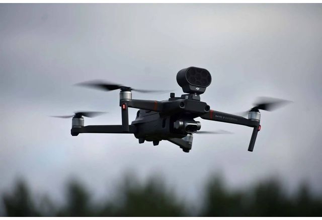 Три неидентифицирани дрона са забелязани в небето над военното подразделение