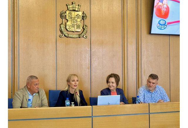 Д-р Ваня Тагарева и д-р Антон Койчев