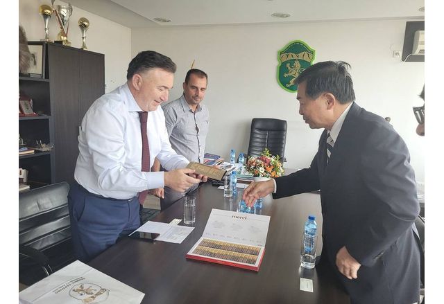 Д-р Емил Кабаиванов посрещна кмета на град Мураяма в Карлово