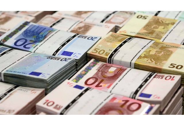 От 1 февруари 2026 г еврото остава единствената официална валута