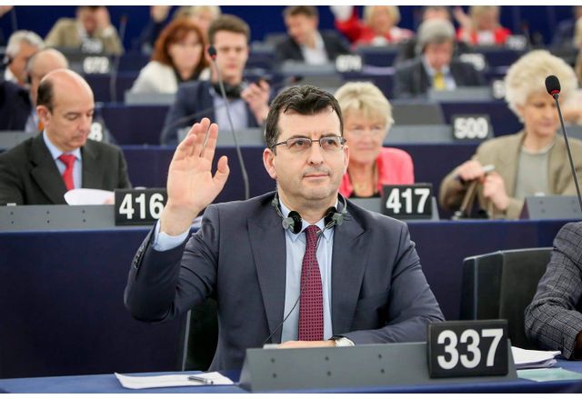 Асим Адемов евродепутат ЕНП ГЕРБ СДСФейсбукТова са истинските герои на деня