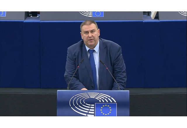 Евродепутатът от ГЕРБ ЕНП Емил Радев настоя за спешна подкрепа