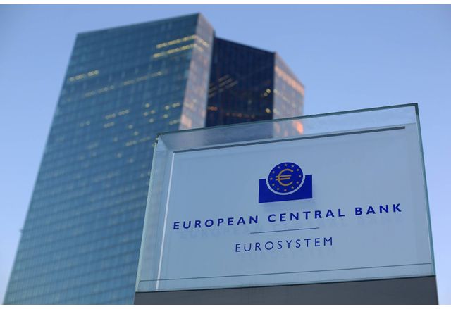 Управителят на Европейската централна банка Кристин Лагард предупреди че икономиката