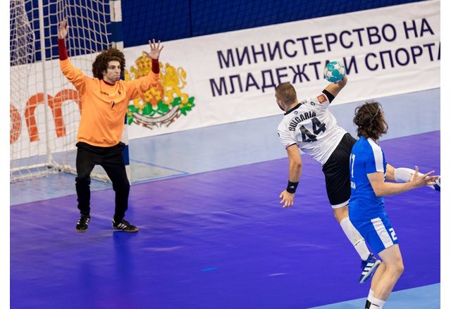 Четирима мездренски хандбалисти взеха участие с националния отбор на България