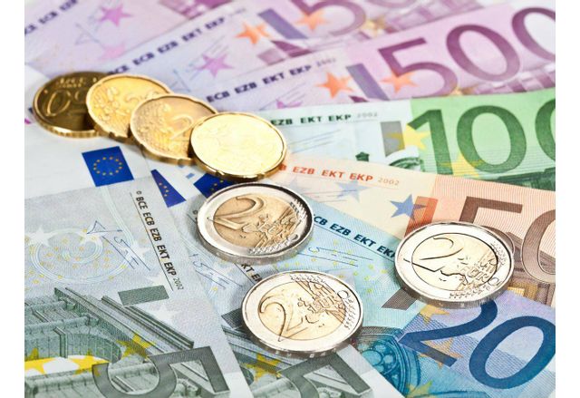 Банкноти и монети от левове в евро се обменят по