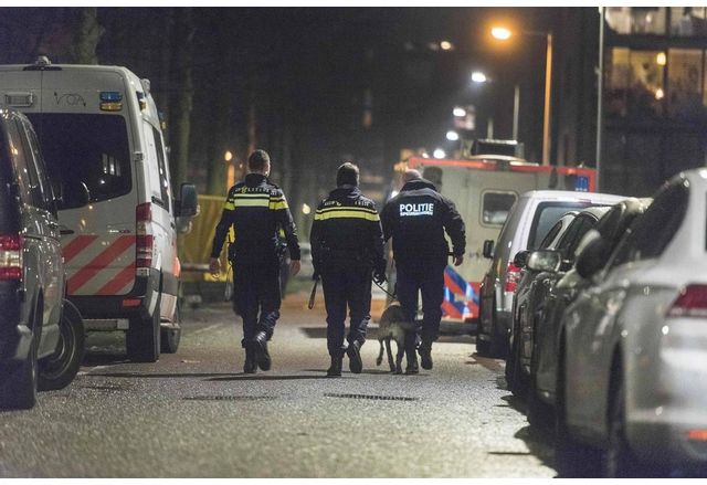 Един убит и четирима ранени при нападение с нож в Амстердам