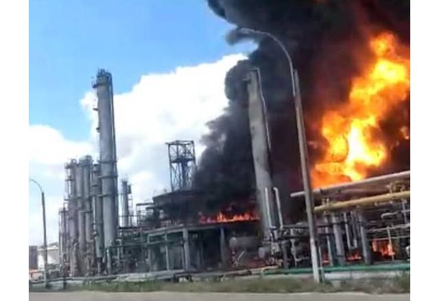 Експлозия в румънска рафинерия