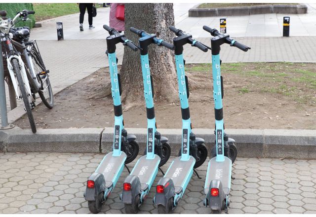 Тротинетките са 200 пъти по опасни от автомобилите Това посочват експерти