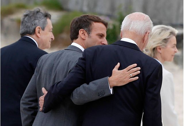 Френският президент Еманюел Макрон и американският му колега Джо Байдън