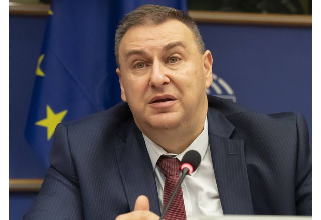 Евродепутати експерти представители на ЕК на академичните среди и бизнеса