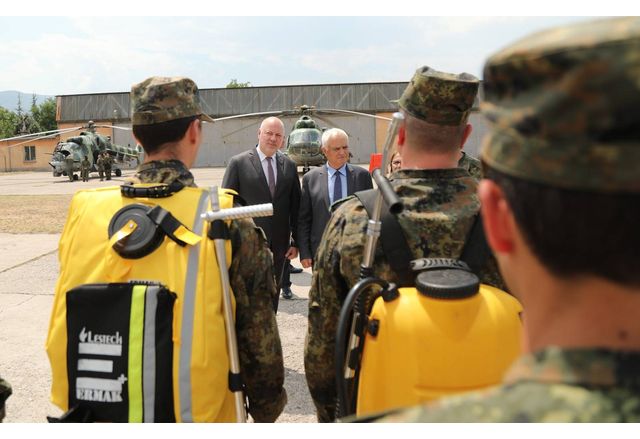 Министър-председателят Росен Желязков посети авиационна база "Крумово"  и лично се увери в готовността на Въоръжените сили за реакция при пожари и други бедствени ситуации