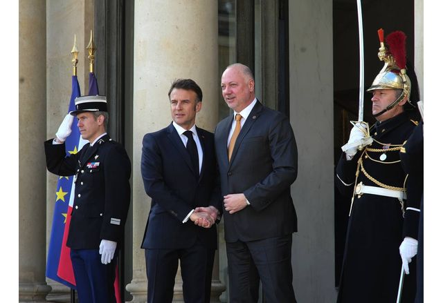 Министър председателят Росен Желязков пристигна в Париж където ще участва в