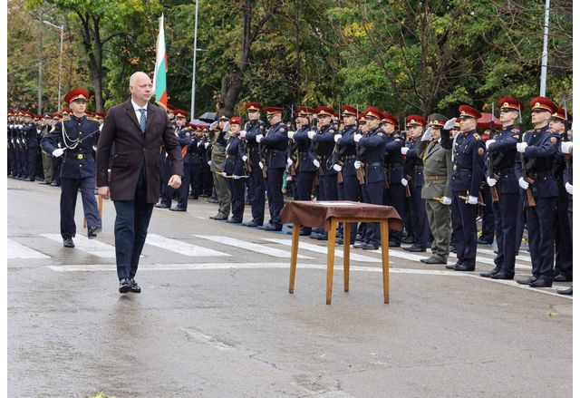 Премиерът Росен Желязков участва в тържествения ритуал по полагане на военна клетва на курсантите от 152-рия випуск на Националния военен университет "Васил Левски" в Шумен