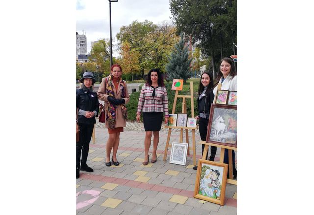 Жени ГЕРБ от област Стара Загора представиха изложба по повод Световния месец за борба с рака на гърдата