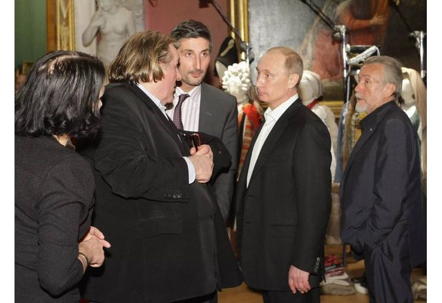 Жерар Депардийо и Владимир Путин през 2013 г.