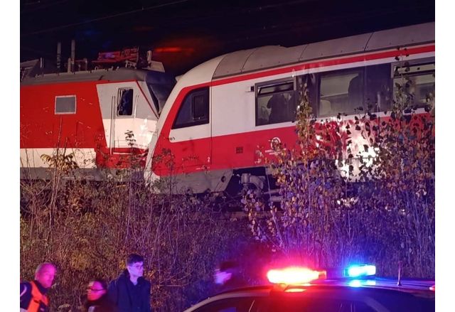 Поне 11 души са ранени в Словакия след като два