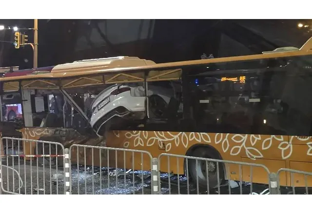 Мощен автомобил управляван от младеж с книжка от две седмици