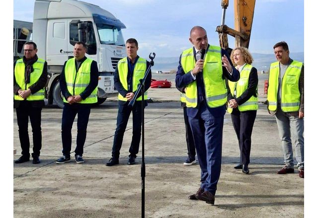 Концесионерът на летището в Бургас ще инвестира 100 млн. лв. в рехабилитация на пистата