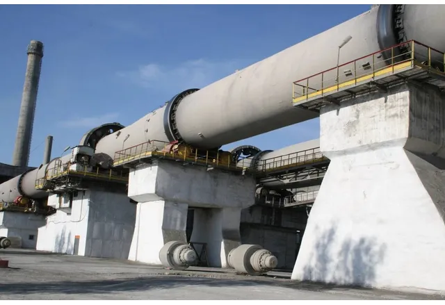 Холдинговата компания Cemros е замразила два циментови завода в Белгородска