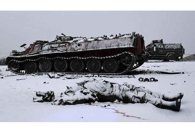 Загинал руски войник до поразен руски бронетранспортьор