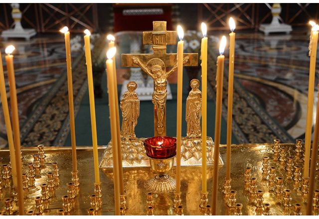 Християните отбелязват днес една от големите задушници от църковния календар