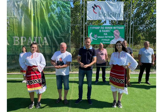 Зам.кметът Александър Владимиров открива  новото игрище в село Лиляче
