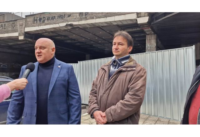Днес зам кметът инж Стоян Димитров даде официален старт на ремонта