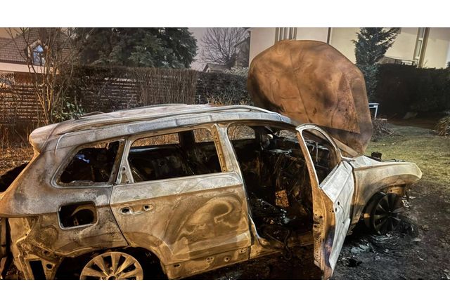 Запалената кола на кмета на Бистрица