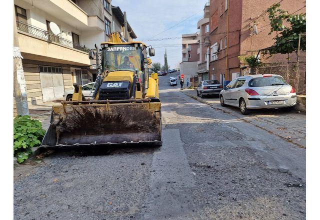 Започна ремонтът на ул. "Александър Батенберг" в Асеновград