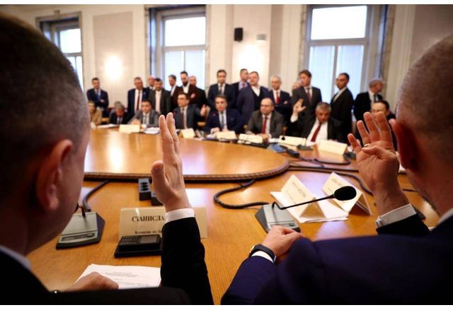 До скандал между опозицията и управляващите се стигна в Комисията