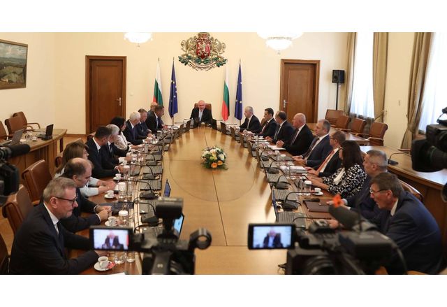 Служебното правителство предложи на президента да издаде указ за награждаването