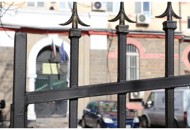 Продължава издирването на единия от двамата избягали снощи от затворническото