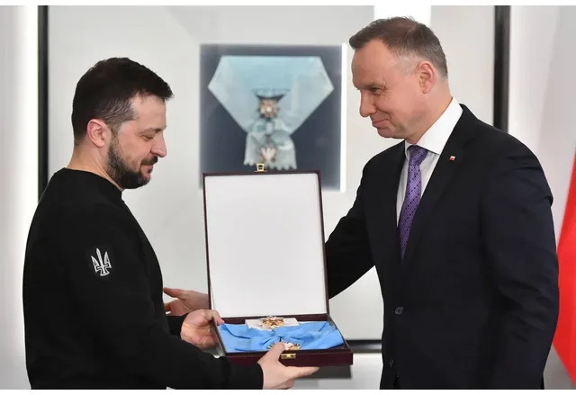 Президентът на Полша Карол Навроцки лиши президента на Украйна Зеленски