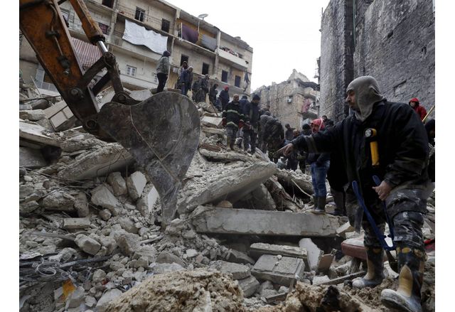 Броят на жертвите на смъртоносните земетресения в Турция засегнали и