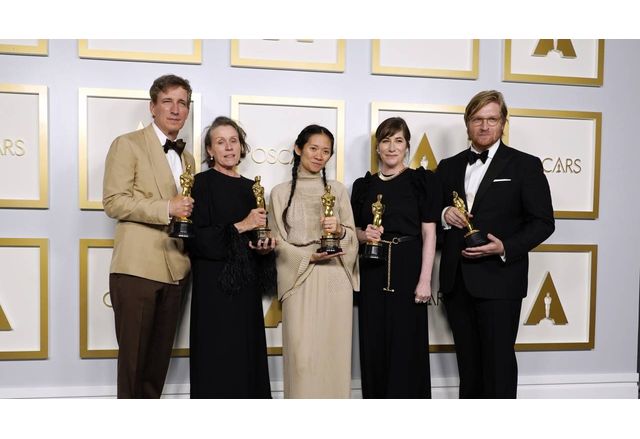Земя на номади спечели наградата "Оскар"