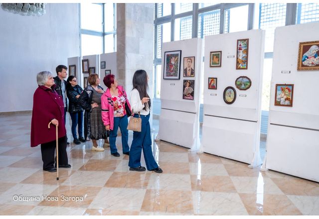 "Тихите разказвачи – истории в бодове": Втора изложба на гоблени в Нова Загора