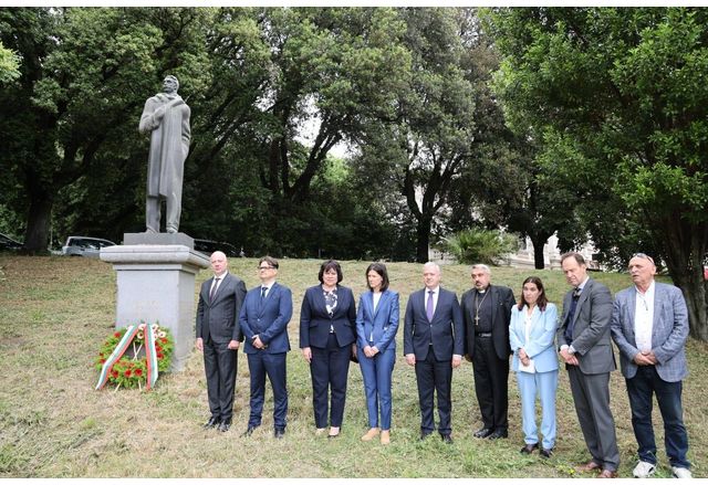 Министър председателят Росен Желязков и водената от него българска делегация поднесоха