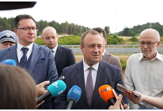 Първите глоби за шофиране в аварийните ленти на магистралите ще