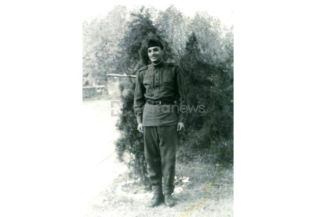 Иван Костов като войник в Кърджали