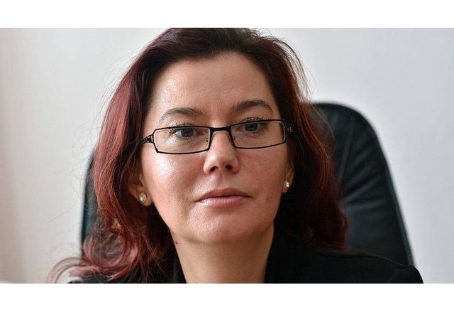 Иванка Динева депозира в парламента отказ от участие в надпреварата