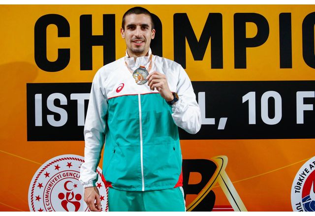 Иво Балабанов - балкански вицешампион на 3000 м на Балканския шампионат по лека атлетика за мъже и жени в зала