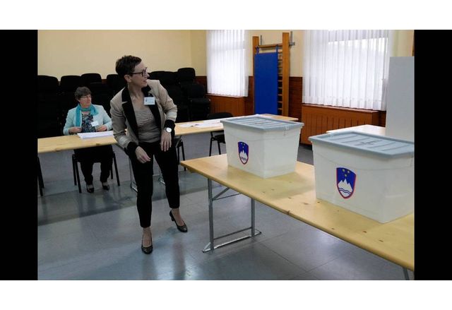 Днес словенците гласуват на редовни парламентарни избори Избирателните секции отварят