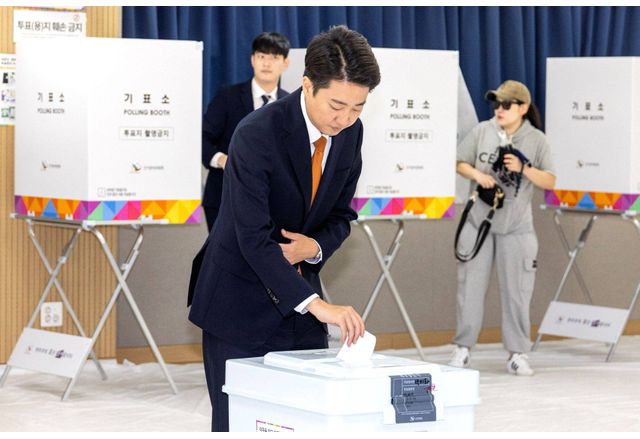 Рекорден брой южнокорейци отидоха до избирателните урни днес за ранното