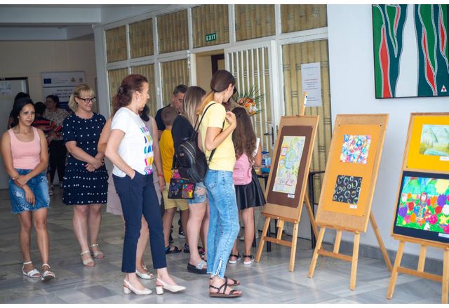 Изложбата на малките художници в Мездра