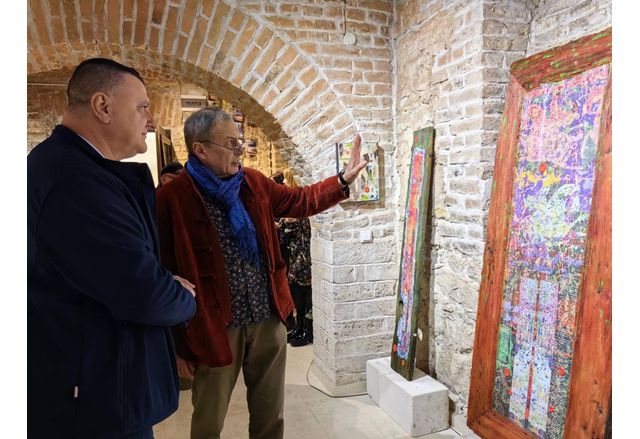 В Оряхово е подредена изложбата "Докосване" на художника Ангел Гешев