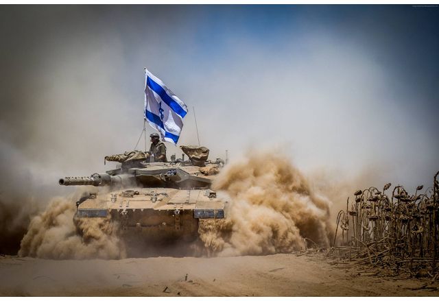 Израелските въоръжени сили днес заявиха че техни сухопътни сили снощи
