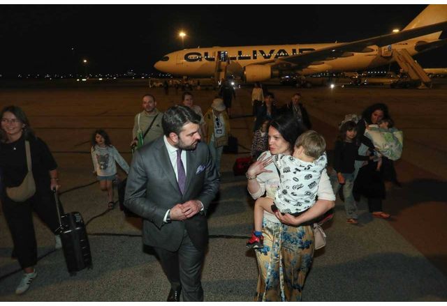 Рано тази сутрин на летище Васил Левски в София пристигнаха