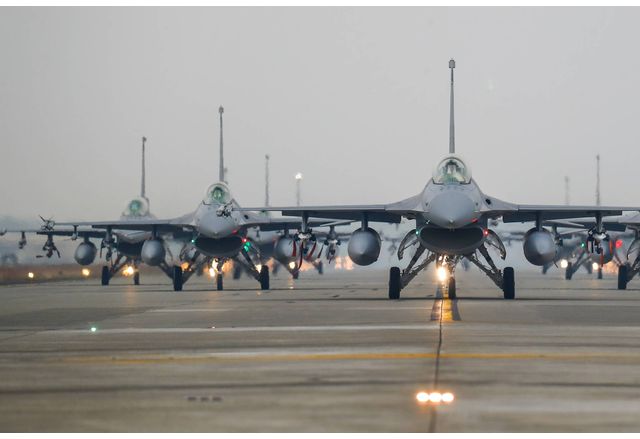 идерландия започва подготовката за изпращането на18 изтребителя F 16 за Украйна