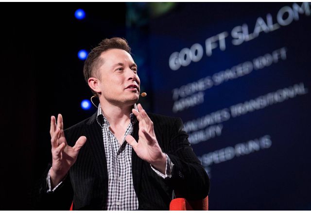 Милиардерът Илон Мъск каза че ще премести централите на компаниите