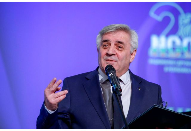 До хората с уврежданияв община Мездра П О З Д